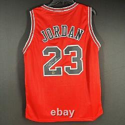 Michael Jordan CHICAGO BULLS #23 Hand Signed Red JERSEY Autograph Hologram & COA