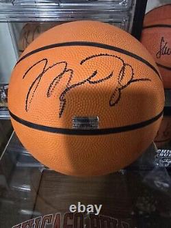 Michael Jordan Chicago Bulls #23 Signed Basketball Hologram Authentication