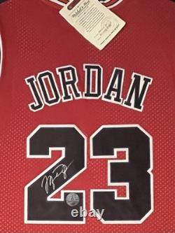 Michael Jordan Chicago Bulls #23 Signed Framed Basketball Jersey Autograph
