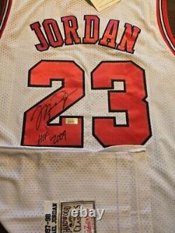 Michael Jordan Chicago Bulls #23 Signed White Home Jersey Hologram Validation