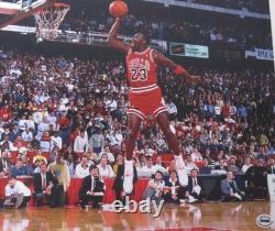 Michael Jordan Chicago Bulls Slam Dunk Hand Signed Autographed 11x14 Photo w COA