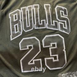 Michael Jordan MVP Medium Swingman Chicago Bulls Black Jersey size 44