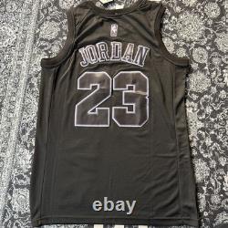 Michael Jordan MVP Medium Swingman Chicago Bulls Black Jersey size 44
