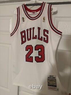 Michael Jordan Mitchell And Ness 1996-1997 Finals White Home Jersey (40/Medium)