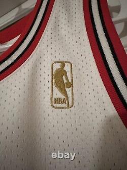 Michael Jordan Mitchell And Ness 1996-1997 Finals White Home Jersey (40/Medium)