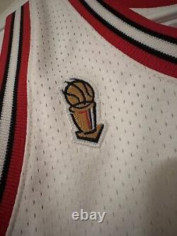 Michael Jordan Mitchell And Ness 1996-1997 Finals White Home Jersey (40/Medium)