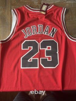 Michael Jordan Mitchell & Ness 1997-98 BULLS 23 100% Authentic Jersey SZ LRG