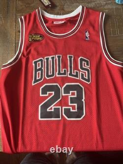 Michael Jordan Mitchell & Ness 1997-98 BULLS 23 100% Authentic Jersey SZ LRG