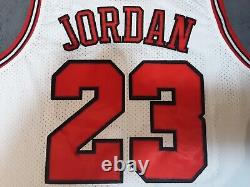 Michael Jordan Signed Autographed Jersey (FREE Jordan KABOOM Key Ring)