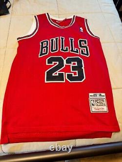 Michael jordan mitchell ness jersey Sz Small 36 Stitched Slightly Used