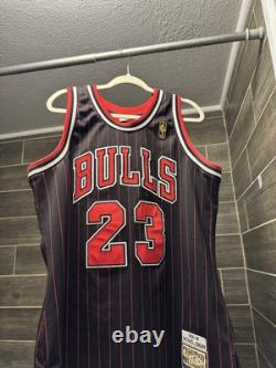Mitchell & Ness Authentic 1996-1997 Michael Jordan Alternate Bulls Jersey 44 L