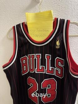 Mitchell & Ness Authentic 1996-1997 Michael Jordan Alternate Bulls Jersey 44 L
