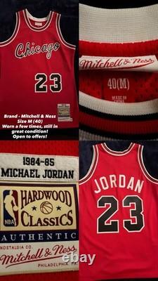 Mitchell & Ness Chicago Bulls Michael Jordan #23 Basketball Jersey Red/Black M