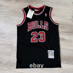 Mitchell & Ness Chicago Bulls Michael Jordan Black Hardwood Classics Jersey 1997