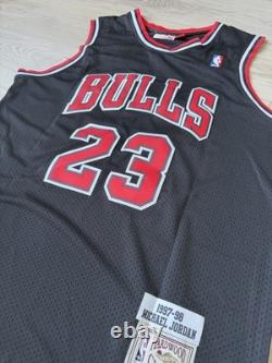 Mitchell & Ness Chicago Bulls Michael Jordan Black Hardwood Classics Jersey 1997