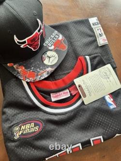 Mitchell & Ness Jordan Bulls 97-98 (L) finals Jersey & Nike Jordan SnapBack Hat