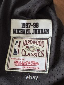 Mitchell & Ness Jordan Bulls 97-98 (L) finals Jersey & Nike Jordan SnapBack Hat