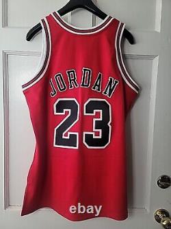 Mitchell & Ness Michael Jordan #23 Hardwood Classics 97-98 Stitched Jersey