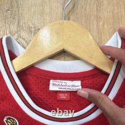 Mitchell & Ness- Michael Jordan Chicago Bulls 1996-97 Red Authentic Jersey- M