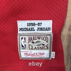 Mitchell & Ness- Michael Jordan Chicago Bulls 1996-97 Red Authentic Jersey- M