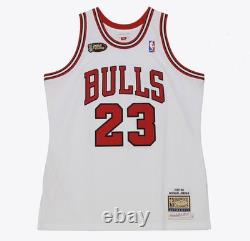 Mitchell & Ness Michael Jordan Chicago Bulls 1997-98 Home Finals Jersey NEW L Mitchell & Ness Michael Jordan Chicago Bulls 1997-98 Home Finals Jersey NEW L