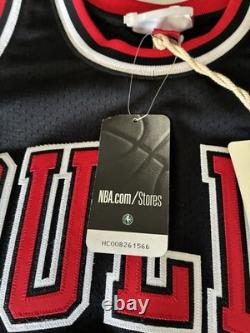 Mitchell & Ness Michael Jordan Chicago Bulls Jersey Adult S 97-98 Authentic NBA