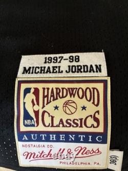 Mitchell & Ness Michael Jordan Chicago Bulls Jersey Adult S 97-98 Authentic NBA