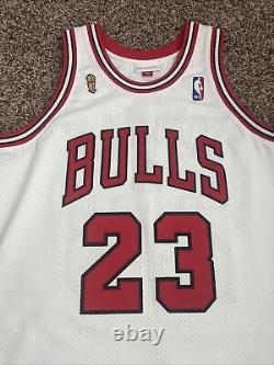 Mitchell & Ness NBA Authentic Jersey Bulls 1995 Michael Jordan White