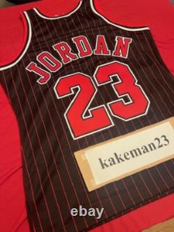 NEW wTAGS Mitchell & Ness Authentic Michael Jordan Bulls sz 44 L Air Jordan Pin