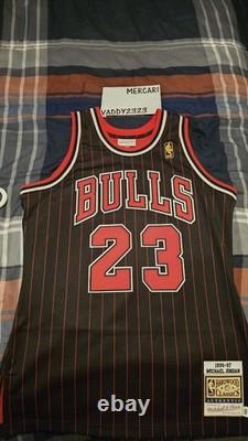 NWOT 100% Authentic Michael Jordan Mitchell & Ness 96 97 Bulls Jersey Size 40 M