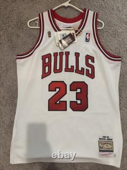 NWT B MICHAEL JORDAN BULLS MITCHELL & Ness Authentic White sz L 44 Jersey 95-96