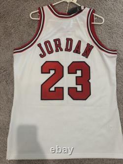 NWT B MICHAEL JORDAN BULLS MITCHELL & Ness Authentic White sz L 44 Jersey 95-96