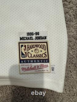 NWT B MICHAEL JORDAN BULLS MITCHELL & Ness Authentic White sz L 44 Jersey 95-96