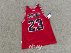 NWT Chicago Bulls Michael Jordan Size 40 Reversible Champion Jersey Medium M