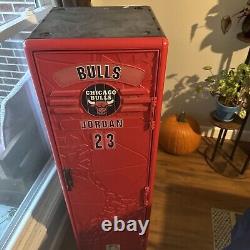 Vintage 1993 Michael Jordan #23 Chicago Bulls Suncast Plastic Locker 48 NBA HOF