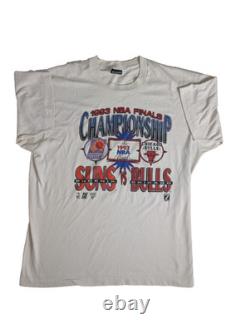 Vintage 1993 NBA Finals T-Shirt Bulls vs Suns Logo 7 Fruit of the Loom USA