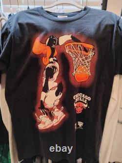 Vintage 1995 Chicago Bulls Daffy Duck Looney Tunes NBA Tee Jordan Rare 90's