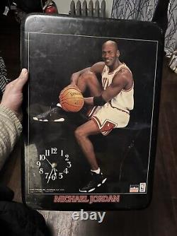 Vintage 1998 Michael Jordan Wall Clock Starline 15.25 x 21.75 Seated A Chicago