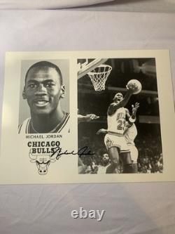 Vintage Chicago Bulls Michael Jordan black & white basketball photo 8x10in