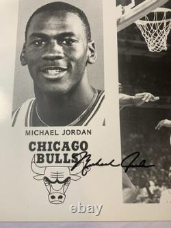 Vintage Chicago Bulls Michael Jordan black & white basketball photo 8x10in