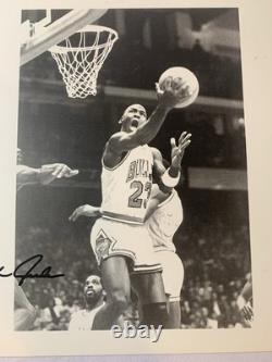 Vintage Chicago Bulls Michael Jordan black & white basketball photo 8x10in