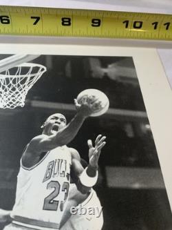 Vintage Chicago Bulls Michael Jordan black & white basketball photo 8x10in